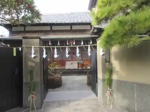 妙法教会の山門・神門