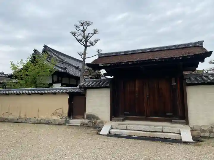 北室院の{uncategorized: "未分類", other: "その他", undefined: "問題あり", building: "その他建物", grave: "お墓", sacred_gate: "鳥居", guardian: "狛犬", statue: "像", buddha: "仏像", history: "歴史", nature: "自然", garden: "庭園", animal: "動物", pagoda: "塔", temizu: "手水舎", mountain_gate: "山門・神門", sanctuary: "本殿・本堂", subordinate: "末社・摂社", art: "芸術", scenery: "景色", jizo: "地蔵", ema: "絵馬", goshuin: "御朱印", omikuji: "おみくじ", items: "授与品その他", amulet: "お守り", goshuincho: "御朱印帳", eats: "食事", festival: "お祭り", votive_dance: "神楽", shichigosan: "七五三参", wedding: "結婚式", experience: "体験その他", initially: "初詣", around: "周辺", anti_infection: "感染症対策"}