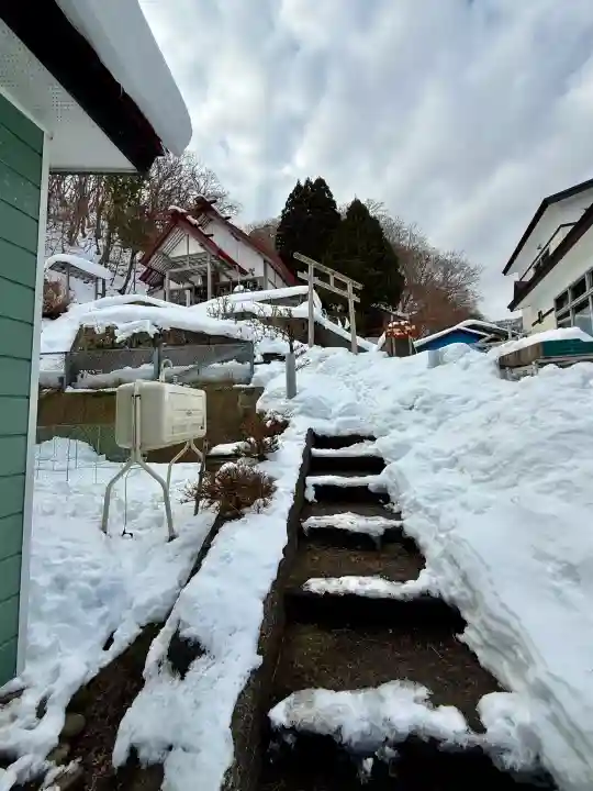 小谷石神社の{uncategorized: "未分類", other: "その他", undefined: "問題あり", building: "その他建物", grave: "お墓", sacred_gate: "鳥居", guardian: "狛犬", statue: "像", buddha: "仏像", history: "歴史", nature: "自然", garden: "庭園", animal: "動物", pagoda: "塔", temizu: "手水舎", mountain_gate: "山門・神門", sanctuary: "本殿・本堂", subordinate: "末社・摂社", art: "芸術", scenery: "景色", jizo: "地蔵", ema: "絵馬", goshuin: "御朱印", omikuji: "おみくじ", items: "授与品その他", amulet: "お守り", goshuincho: "御朱印帳", eats: "食事", festival: "お祭り", votive_dance: "神楽", shichigosan: "七五三参", wedding: "結婚式", experience: "体験その他", initially: "初詣", around: "周辺", anti_infection: "感染症対策"}