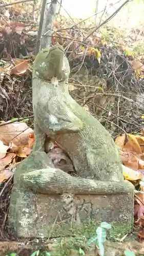 菅東山出世稲荷神社の狛犬