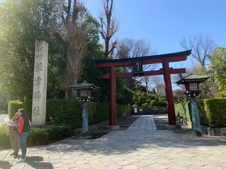 根津神社の{uncategorized: "未分類", other: "その他", undefined: "問題あり", building: "その他建物", grave: "お墓", sacred_gate: "鳥居", guardian: "狛犬", statue: "像", buddha: "仏像", history: "歴史", nature: "自然", garden: "庭園", animal: "動物", pagoda: "塔", temizu: "手水舎", mountain_gate: "山門・神門", sanctuary: "本殿・本堂", subordinate: "末社・摂社", art: "芸術", scenery: "景色", jizo: "地蔵", ema: "絵馬", goshuin: "御朱印", omikuji: "おみくじ", items: "授与品その他", amulet: "お守り", goshuincho: "御朱印帳", eats: "食事", festival: "お祭り", votive_dance: "神楽", shichigosan: "七五三参", wedding: "結婚式", experience: "体験その他", initially: "初詣", around: "周辺", anti_infection: "感染症対策"}