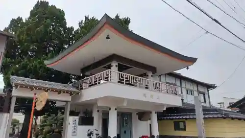 浄誓寺の{uncategorized: "未分類", other: "その他", undefined: "問題あり", building: "その他建物", grave: "お墓", sacred_gate: "鳥居", guardian: "狛犬", statue: "像", buddha: "仏像", history: "歴史", nature: "自然", garden: "庭園", animal: "動物", pagoda: "塔", temizu: "手水舎", mountain_gate: "山門・神門", sanctuary: "本殿・本堂", subordinate: "末社・摂社", art: "芸術", scenery: "景色", jizo: "地蔵", ema: "絵馬", goshuin: "御朱印", omikuji: "おみくじ", items: "授与品その他", amulet: "お守り", goshuincho: "御朱印帳", eats: "食事", festival: "お祭り", votive_dance: "神楽", shichigosan: "七五三参", wedding: "結婚式", experience: "体験その他", initially: "初詣", around: "周辺", anti_infection: "感染症対策"}
