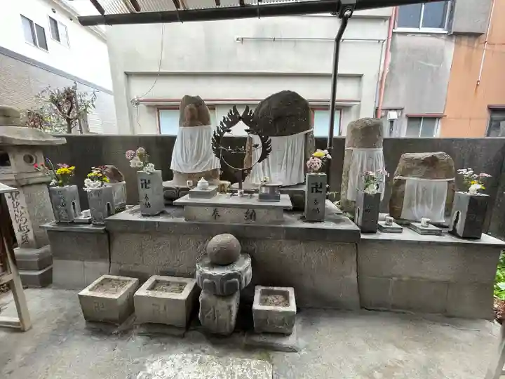 源内塚(薬師堂)(滋賀県)