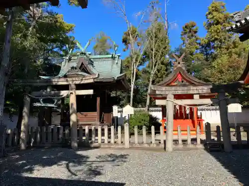 泉穴師神社の末社・摂社