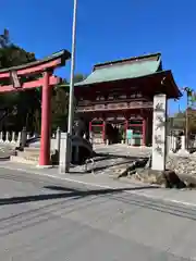 飯野八幡宮の山門