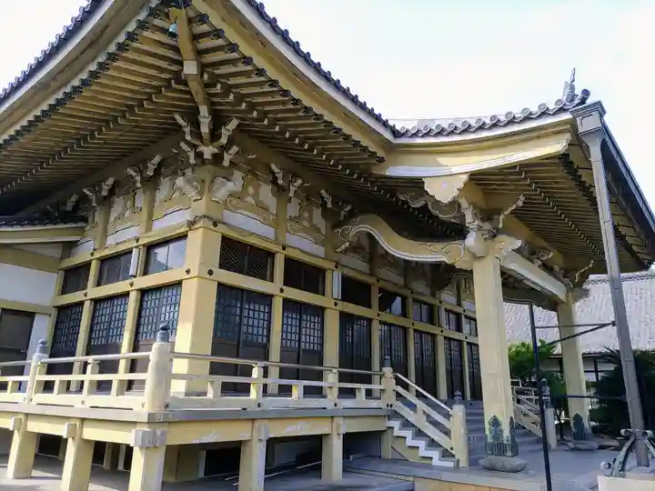栄願寺の本殿・本堂