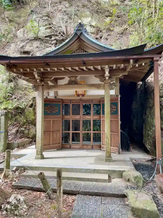 安國論寺(安国論寺)の{uncategorized: "未分類", other: "その他", undefined: "問題あり", building: "その他建物", grave: "お墓", sacred_gate: "鳥居", guardian: "狛犬", statue: "像", buddha: "仏像", history: "歴史", nature: "自然", garden: "庭園", animal: "動物", pagoda: "塔", temizu: "手水舎", mountain_gate: "山門・神門", sanctuary: "本殿・本堂", subordinate: "末社・摂社", art: "芸術", scenery: "景色", jizo: "地蔵", ema: "絵馬", goshuin: "御朱印", omikuji: "おみくじ", items: "授与品その他", amulet: "お守り", goshuincho: "御朱印帳", eats: "食事", festival: "お祭り", votive_dance: "神楽", shichigosan: "七五三参", wedding: "結婚式", experience: "体験その他", initially: "初詣", around: "周辺", anti_infection: "感染症対策"}