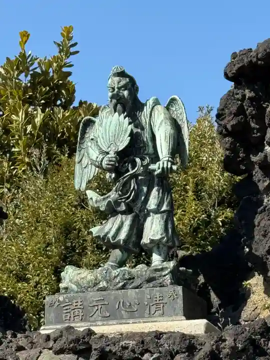 豊受神社の{uncategorized: "未分類", other: "その他", undefined: "問題あり", building: "その他建物", grave: "お墓", sacred_gate: "鳥居", guardian: "狛犬", statue: "像", buddha: "仏像", history: "歴史", nature: "自然", garden: "庭園", animal: "動物", pagoda: "塔", temizu: "手水舎", mountain_gate: "山門・神門", sanctuary: "本殿・本堂", subordinate: "末社・摂社", art: "芸術", scenery: "景色", jizo: "地蔵", ema: "絵馬", goshuin: "御朱印", omikuji: "おみくじ", items: "授与品その他", amulet: "お守り", goshuincho: "御朱印帳", eats: "食事", festival: "お祭り", votive_dance: "神楽", shichigosan: "七五三参", wedding: "結婚式", experience: "体験その他", initially: "初詣", around: "周辺", anti_infection: "感染症対策"}