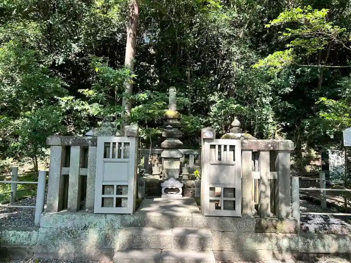 白旗神社(西御門)の塔