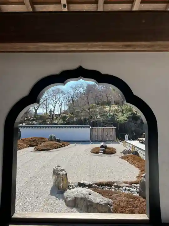 宝徳寺の{uncategorized: "未分類", other: "その他", undefined: "問題あり", building: "その他建物", grave: "お墓", sacred_gate: "鳥居", guardian: "狛犬", statue: "像", buddha: "仏像", history: "歴史", nature: "自然", garden: "庭園", animal: "動物", pagoda: "塔", temizu: "手水舎", mountain_gate: "山門・神門", sanctuary: "本殿・本堂", subordinate: "末社・摂社", art: "芸術", scenery: "景色", jizo: "地蔵", ema: "絵馬", goshuin: "御朱印", omikuji: "おみくじ", items: "授与品その他", amulet: "お守り", goshuincho: "御朱印帳", eats: "食事", festival: "お祭り", votive_dance: "神楽", shichigosan: "七五三参", wedding: "結婚式", experience: "体験その他", initially: "初詣", around: "周辺", anti_infection: "感染症対策"}