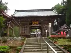 久遠寺の山門