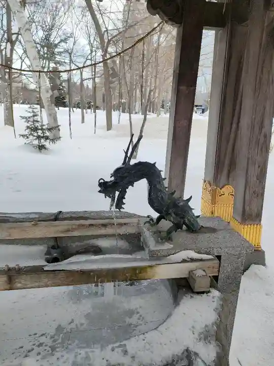 彌彦神社 (伊夜日子神社)の手水舎