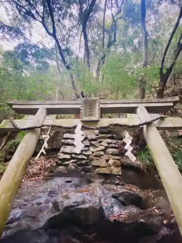 龍鎮神社の{uncategorized: "未分類", other: "その他", undefined: "問題あり", building: "その他建物", grave: "お墓", sacred_gate: "鳥居", guardian: "狛犬", statue: "像", buddha: "仏像", history: "歴史", nature: "自然", garden: "庭園", animal: "動物", pagoda: "塔", temizu: "手水舎", mountain_gate: "山門・神門", sanctuary: "本殿・本堂", subordinate: "末社・摂社", art: "芸術", scenery: "景色", jizo: "地蔵", ema: "絵馬", goshuin: "御朱印", omikuji: "おみくじ", items: "授与品その他", amulet: "お守り", goshuincho: "御朱印帳", eats: "食事", festival: "お祭り", votive_dance: "神楽", shichigosan: "七五三参", wedding: "結婚式", experience: "体験その他", initially: "初詣", around: "周辺", anti_infection: "感染症対策"}