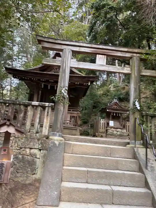 石上神宮の末社・摂社