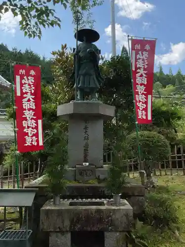 寳心寺の像