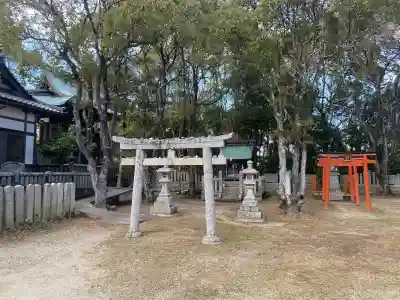 平見神社の{uncategorized: "未分類", other: "その他", undefined: "問題あり", building: "その他建物", grave: "お墓", sacred_gate: "鳥居", guardian: "狛犬", statue: "像", buddha: "仏像", history: "歴史", nature: "自然", garden: "庭園", animal: "動物", pagoda: "塔", temizu: "手水舎", mountain_gate: "山門・神門", sanctuary: "本殿・本堂", subordinate: "末社・摂社", art: "芸術", scenery: "景色", jizo: "地蔵", ema: "絵馬", goshuin: "御朱印", omikuji: "おみくじ", items: "授与品その他", amulet: "お守り", goshuincho: "御朱印帳", eats: "食事", festival: "お祭り", votive_dance: "神楽", shichigosan: "七五三参", wedding: "結婚式", experience: "体験その他", initially: "初詣", around: "周辺", anti_infection: "感染症対策"}