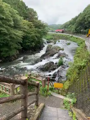馬門の滝の祠の周辺