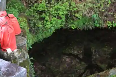 御札神社の手水舎