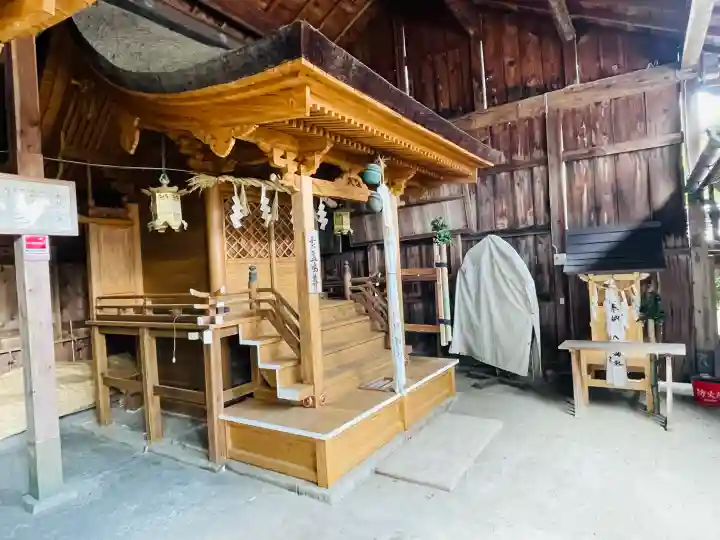 八坂神社の{uncategorized: "未分類", other: "その他", undefined: "問題あり", building: "その他建物", grave: "お墓", sacred_gate: "鳥居", guardian: "狛犬", statue: "像", buddha: "仏像", history: "歴史", nature: "自然", garden: "庭園", animal: "動物", pagoda: "塔", temizu: "手水舎", mountain_gate: "山門・神門", sanctuary: "本殿・本堂", subordinate: "末社・摂社", art: "芸術", scenery: "景色", jizo: "地蔵", ema: "絵馬", goshuin: "御朱印", omikuji: "おみくじ", items: "授与品その他", amulet: "お守り", goshuincho: "御朱印帳", eats: "食事", festival: "お祭り", votive_dance: "神楽", shichigosan: "七五三参", wedding: "結婚式", experience: "体験その他", initially: "初詣", around: "周辺", anti_infection: "感染症対策"}