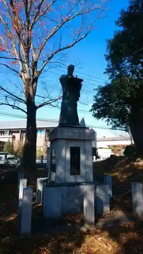 山縣神社の像