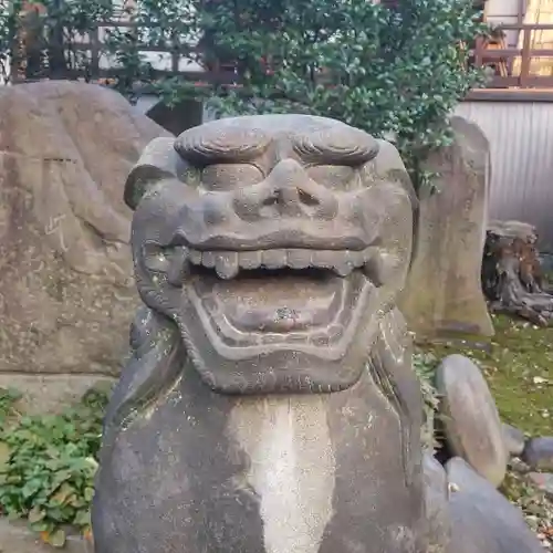 三囲神社の狛犬