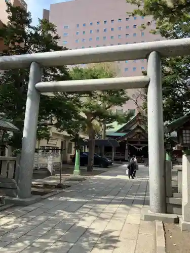 三吉神社の{uncategorized: "未分類", other: "その他", undefined: "問題あり", building: "その他建物", grave: "お墓", sacred_gate: "鳥居", guardian: "狛犬", statue: "像", buddha: "仏像", history: "歴史", nature: "自然", garden: "庭園", animal: "動物", pagoda: "塔", temizu: "手水舎", mountain_gate: "山門・神門", sanctuary: "本殿・本堂", subordinate: "末社・摂社", art: "芸術", scenery: "景色", jizo: "地蔵", ema: "絵馬", goshuin: "御朱印", omikuji: "おみくじ", items: "授与品その他", amulet: "お守り", goshuincho: "御朱印帳", eats: "食事", festival: "お祭り", votive_dance: "神楽", shichigosan: "七五三参", wedding: "結婚式", experience: "体験その他", initially: "初詣", around: "周辺", anti_infection: "感染症対策"}