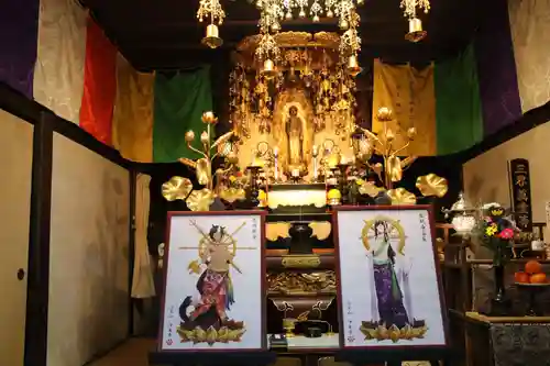 治寶山　浄泉寺の本殿・本堂