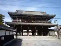 本山専修寺の山門・神門