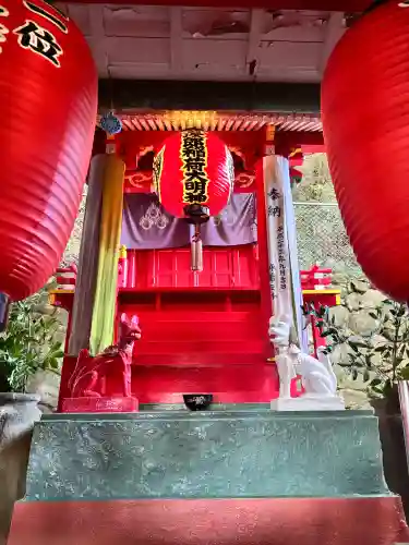音次郎稲荷神社の{uncategorized: "未分類", other: "その他", undefined: "問題あり", building: "その他建物", grave: "お墓", sacred_gate: "鳥居", guardian: "狛犬", statue: "像", buddha: "仏像", history: "歴史", nature: "自然", garden: "庭園", animal: "動物", pagoda: "塔", temizu: "手水舎", mountain_gate: "山門・神門", sanctuary: "本殿・本堂", subordinate: "末社・摂社", art: "芸術", scenery: "景色", jizo: "地蔵", ema: "絵馬", goshuin: "御朱印", omikuji: "おみくじ", items: "授与品その他", amulet: "お守り", goshuincho: "御朱印帳", eats: "食事", festival: "お祭り", votive_dance: "神楽", shichigosan: "七五三参", wedding: "結婚式", experience: "体験その他", initially: "初詣", around: "周辺", anti_infection: "感染症対策"}