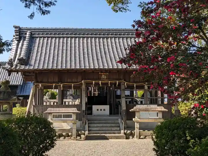 大井神社の{uncategorized: "未分類", other: "その他", undefined: "問題あり", building: "その他建物", grave: "お墓", sacred_gate: "鳥居", guardian: "狛犬", statue: "像", buddha: "仏像", history: "歴史", nature: "自然", garden: "庭園", animal: "動物", pagoda: "塔", temizu: "手水舎", mountain_gate: "山門・神門", sanctuary: "本殿・本堂", subordinate: "末社・摂社", art: "芸術", scenery: "景色", jizo: "地蔵", ema: "絵馬", goshuin: "御朱印", omikuji: "おみくじ", items: "授与品その他", amulet: "お守り", goshuincho: "御朱印帳", eats: "食事", festival: "お祭り", votive_dance: "神楽", shichigosan: "七五三参", wedding: "結婚式", experience: "体験その他", initially: "初詣", around: "周辺", anti_infection: "感染症対策"}