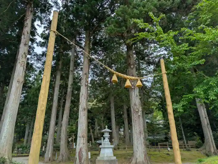 気多神社の{uncategorized: "未分類", other: "その他", undefined: "問題あり", building: "その他建物", grave: "お墓", sacred_gate: "鳥居", guardian: "狛犬", statue: "像", buddha: "仏像", history: "歴史", nature: "自然", garden: "庭園", animal: "動物", pagoda: "塔", temizu: "手水舎", mountain_gate: "山門・神門", sanctuary: "本殿・本堂", subordinate: "末社・摂社", art: "芸術", scenery: "景色", jizo: "地蔵", ema: "絵馬", goshuin: "御朱印", omikuji: "おみくじ", items: "授与品その他", amulet: "お守り", goshuincho: "御朱印帳", eats: "食事", festival: "お祭り", votive_dance: "神楽", shichigosan: "七五三参", wedding: "結婚式", experience: "体験その他", initially: "初詣", around: "周辺", anti_infection: "感染症対策"}