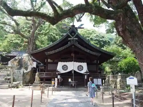 艮神社の本殿