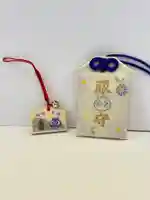 左:ブルブルくんミニ絵馬根付け
右:眼守(白)