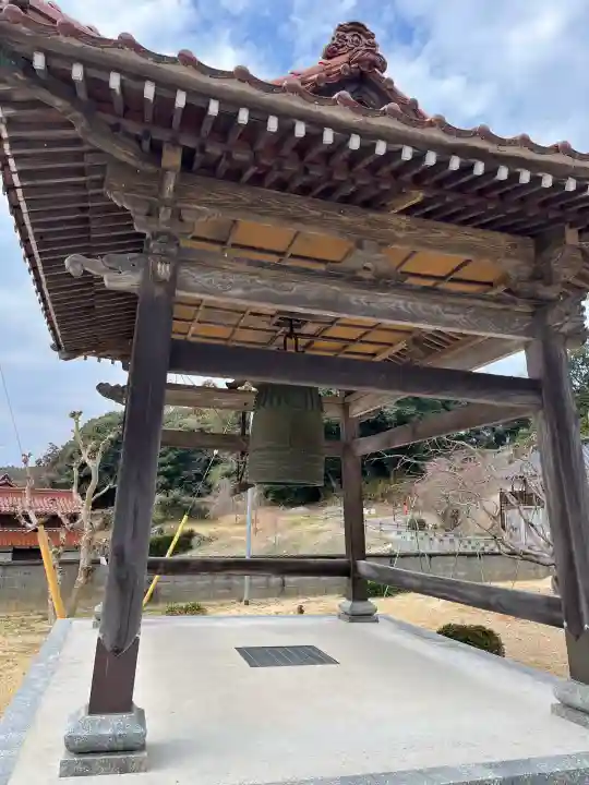 覚天寺の{uncategorized: "未分類", other: "その他", undefined: "問題あり", building: "その他建物", grave: "お墓", sacred_gate: "鳥居", guardian: "狛犬", statue: "像", buddha: "仏像", history: "歴史", nature: "自然", garden: "庭園", animal: "動物", pagoda: "塔", temizu: "手水舎", mountain_gate: "山門・神門", sanctuary: "本殿・本堂", subordinate: "末社・摂社", art: "芸術", scenery: "景色", jizo: "地蔵", ema: "絵馬", goshuin: "御朱印", omikuji: "おみくじ", items: "授与品その他", amulet: "お守り", goshuincho: "御朱印帳", eats: "食事", festival: "お祭り", votive_dance: "神楽", shichigosan: "七五三参", wedding: "結婚式", experience: "体験その他", initially: "初詣", around: "周辺", anti_infection: "感染症対策"}