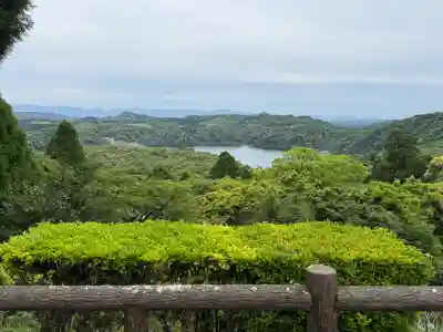 霧島東神社の{uncategorized: "未分類", other: "その他", undefined: "問題あり", building: "その他建物", grave: "お墓", sacred_gate: "鳥居", guardian: "狛犬", statue: "像", buddha: "仏像", history: "歴史", nature: "自然", garden: "庭園", animal: "動物", pagoda: "塔", temizu: "手水舎", mountain_gate: "山門・神門", sanctuary: "本殿・本堂", subordinate: "末社・摂社", art: "芸術", scenery: "景色", jizo: "地蔵", ema: "絵馬", goshuin: "御朱印", omikuji: "おみくじ", items: "授与品その他", amulet: "お守り", goshuincho: "御朱印帳", eats: "食事", festival: "お祭り", votive_dance: "神楽", shichigosan: "七五三参", wedding: "結婚式", experience: "体験その他", initially: "初詣", around: "周辺", anti_infection: "感染症対策"}