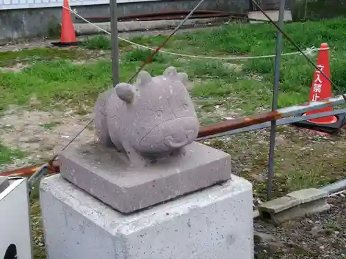 タカトシ牧場神社の狛犬