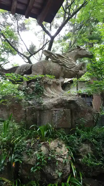 服部神社の狛犬