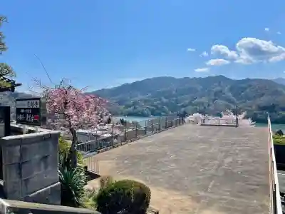 慈眼寺の{uncategorized: "未分類", other: "その他", undefined: "問題あり", building: "その他建物", grave: "お墓", sacred_gate: "鳥居", guardian: "狛犬", statue: "像", buddha: "仏像", history: "歴史", nature: "自然", garden: "庭園", animal: "動物", pagoda: "塔", temizu: "手水舎", mountain_gate: "山門・神門", sanctuary: "本殿・本堂", subordinate: "末社・摂社", art: "芸術", scenery: "景色", jizo: "地蔵", ema: "絵馬", goshuin: "御朱印", omikuji: "おみくじ", items: "授与品その他", amulet: "お守り", goshuincho: "御朱印帳", eats: "食事", festival: "お祭り", votive_dance: "神楽", shichigosan: "七五三参", wedding: "結婚式", experience: "体験その他", initially: "初詣", around: "周辺", anti_infection: "感染症対策"}