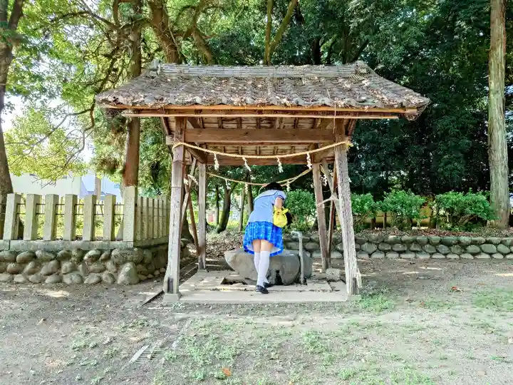 託美神社の手水舎
