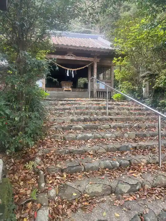 金﨑神社の{uncategorized: "未分類", other: "その他", undefined: "問題あり", building: "その他建物", grave: "お墓", sacred_gate: "鳥居", guardian: "狛犬", statue: "像", buddha: "仏像", history: "歴史", nature: "自然", garden: "庭園", animal: "動物", pagoda: "塔", temizu: "手水舎", mountain_gate: "山門・神門", sanctuary: "本殿・本堂", subordinate: "末社・摂社", art: "芸術", scenery: "景色", jizo: "地蔵", ema: "絵馬", goshuin: "御朱印", omikuji: "おみくじ", items: "授与品その他", amulet: "お守り", goshuincho: "御朱印帳", eats: "食事", festival: "お祭り", votive_dance: "神楽", shichigosan: "七五三参", wedding: "結婚式", experience: "体験その他", initially: "初詣", around: "周辺", anti_infection: "感染症対策"}