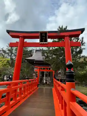 高山稲荷神社の{uncategorized: "未分類", other: "その他", undefined: "問題あり", building: "その他建物", grave: "お墓", sacred_gate: "鳥居", guardian: "狛犬", statue: "像", buddha: "仏像", history: "歴史", nature: "自然", garden: "庭園", animal: "動物", pagoda: "塔", temizu: "手水舎", mountain_gate: "山門・神門", sanctuary: "本殿・本堂", subordinate: "末社・摂社", art: "芸術", scenery: "景色", jizo: "地蔵", ema: "絵馬", goshuin: "御朱印", omikuji: "おみくじ", items: "授与品その他", amulet: "お守り", goshuincho: "御朱印帳", eats: "食事", festival: "お祭り", votive_dance: "神楽", shichigosan: "七五三参", wedding: "結婚式", experience: "体験その他", initially: "初詣", around: "周辺", anti_infection: "感染症対策"}