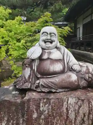 鶏足寺の像