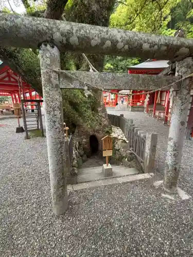 熊野那智大社の{uncategorized: "未分類", other: "その他", undefined: "問題あり", building: "その他建物", grave: "お墓", sacred_gate: "鳥居", guardian: "狛犬", statue: "像", buddha: "仏像", history: "歴史", nature: "自然", garden: "庭園", animal: "動物", pagoda: "塔", temizu: "手水舎", mountain_gate: "山門・神門", sanctuary: "本殿・本堂", subordinate: "末社・摂社", art: "芸術", scenery: "景色", jizo: "地蔵", ema: "絵馬", goshuin: "御朱印", omikuji: "おみくじ", items: "授与品その他", amulet: "お守り", goshuincho: "御朱印帳", eats: "食事", festival: "お祭り", votive_dance: "神楽", shichigosan: "七五三参", wedding: "結婚式", experience: "体験その他", initially: "初詣", around: "周辺", anti_infection: "感染症対策"}