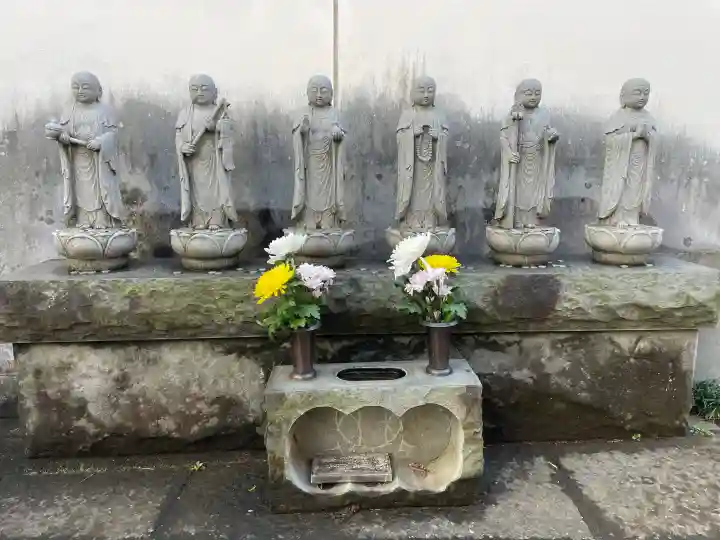 聖輪寺の{uncategorized: "未分類", other: "その他", undefined: "問題あり", building: "その他建物", grave: "お墓", sacred_gate: "鳥居", guardian: "狛犬", statue: "像", buddha: "仏像", history: "歴史", nature: "自然", garden: "庭園", animal: "動物", pagoda: "塔", temizu: "手水舎", mountain_gate: "山門・神門", sanctuary: "本殿・本堂", subordinate: "末社・摂社", art: "芸術", scenery: "景色", jizo: "地蔵", ema: "絵馬", goshuin: "御朱印", omikuji: "おみくじ", items: "授与品その他", amulet: "お守り", goshuincho: "御朱印帳", eats: "食事", festival: "お祭り", votive_dance: "神楽", shichigosan: "七五三参", wedding: "結婚式", experience: "体験その他", initially: "初詣", around: "周辺", anti_infection: "感染症対策"}