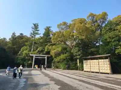 伊勢神宮外宮（豊受大神宮）の{uncategorized: "未分類", other: "その他", undefined: "問題あり", building: "その他建物", grave: "お墓", sacred_gate: "鳥居", guardian: "狛犬", statue: "像", buddha: "仏像", history: "歴史", nature: "自然", garden: "庭園", animal: "動物", pagoda: "塔", temizu: "手水舎", mountain_gate: "山門・神門", sanctuary: "本殿・本堂", subordinate: "末社・摂社", art: "芸術", scenery: "景色", jizo: "地蔵", ema: "絵馬", goshuin: "御朱印", omikuji: "おみくじ", items: "授与品その他", amulet: "お守り", goshuincho: "御朱印帳", eats: "食事", festival: "お祭り", votive_dance: "神楽", shichigosan: "七五三参", wedding: "結婚式", experience: "体験その他", initially: "初詣", around: "周辺", anti_infection: "感染症対策"}