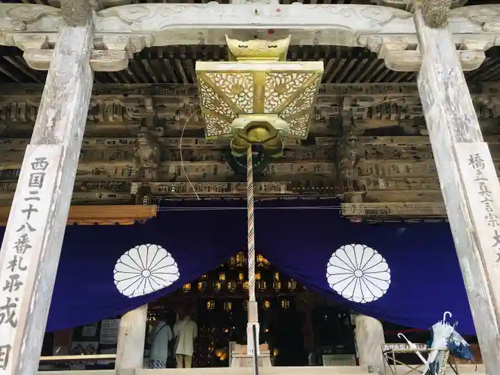 成相寺の本殿・本堂