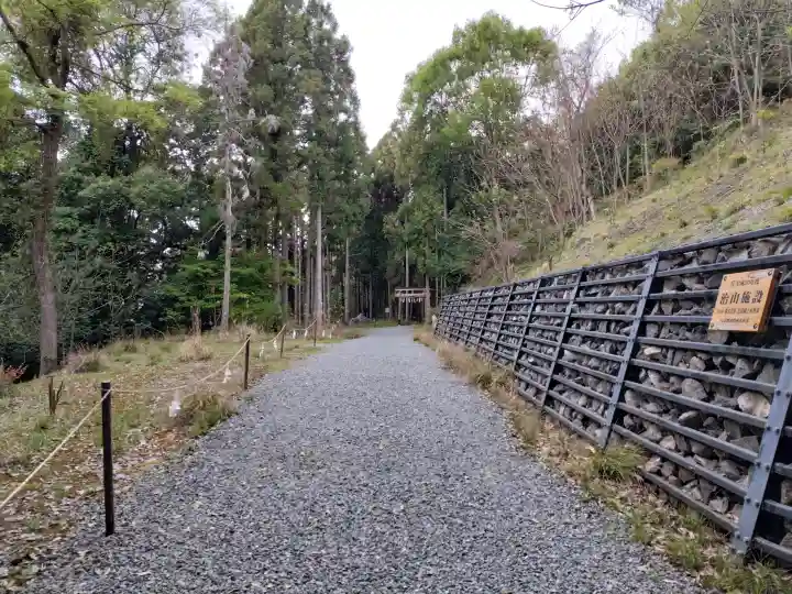 出雲大神宮の{uncategorized: "未分類", other: "その他", undefined: "問題あり", building: "その他建物", grave: "お墓", sacred_gate: "鳥居", guardian: "狛犬", statue: "像", buddha: "仏像", history: "歴史", nature: "自然", garden: "庭園", animal: "動物", pagoda: "塔", temizu: "手水舎", mountain_gate: "山門・神門", sanctuary: "本殿・本堂", subordinate: "末社・摂社", art: "芸術", scenery: "景色", jizo: "地蔵", ema: "絵馬", goshuin: "御朱印", omikuji: "おみくじ", items: "授与品その他", amulet: "お守り", goshuincho: "御朱印帳", eats: "食事", festival: "お祭り", votive_dance: "神楽", shichigosan: "七五三参", wedding: "結婚式", experience: "体験その他", initially: "初詣", around: "周辺", anti_infection: "感染症対策"}