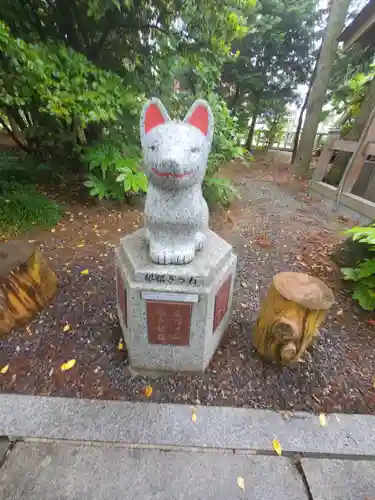 三軒地稲荷神社の像