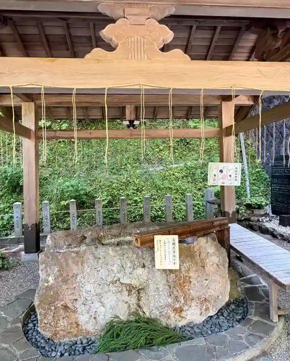 伊賀東照宮の{uncategorized: "未分類", other: "その他", undefined: "問題あり", building: "その他建物", grave: "お墓", sacred_gate: "鳥居", guardian: "狛犬", statue: "像", buddha: "仏像", history: "歴史", nature: "自然", garden: "庭園", animal: "動物", pagoda: "塔", temizu: "手水舎", mountain_gate: "山門・神門", sanctuary: "本殿・本堂", subordinate: "末社・摂社", art: "芸術", scenery: "景色", jizo: "地蔵", ema: "絵馬", goshuin: "御朱印", omikuji: "おみくじ", items: "授与品その他", amulet: "お守り", goshuincho: "御朱印帳", eats: "食事", festival: "お祭り", votive_dance: "神楽", shichigosan: "七五三参", wedding: "結婚式", experience: "体験その他", initially: "初詣", around: "周辺", anti_infection: "感染症対策"}