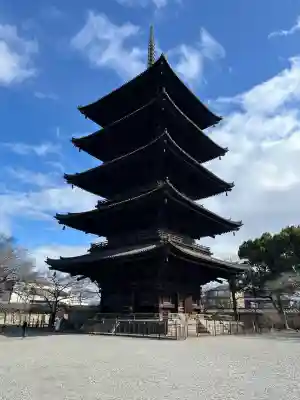 東寺（教王護国寺）の{uncategorized: "未分類", other: "その他", undefined: "問題あり", building: "その他建物", grave: "お墓", sacred_gate: "鳥居", guardian: "狛犬", statue: "像", buddha: "仏像", history: "歴史", nature: "自然", garden: "庭園", animal: "動物", pagoda: "塔", temizu: "手水舎", mountain_gate: "山門・神門", sanctuary: "本殿・本堂", subordinate: "末社・摂社", art: "芸術", scenery: "景色", jizo: "地蔵", ema: "絵馬", goshuin: "御朱印", omikuji: "おみくじ", items: "授与品その他", amulet: "お守り", goshuincho: "御朱印帳", eats: "食事", festival: "お祭り", votive_dance: "神楽", shichigosan: "七五三参", wedding: "結婚式", experience: "体験その他", initially: "初詣", around: "周辺", anti_infection: "感染症対策"}